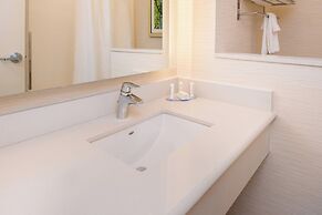 Fairfield Inn and Suites by Marriott Akron Stow