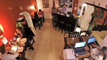 L'AUBERGE INN - Hostel