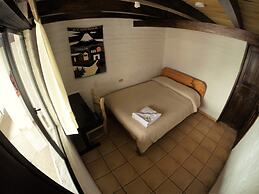 L'AUBERGE INN - Hostel