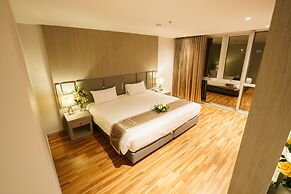 New Season Square Hotel