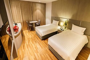 New Season Square Hotel