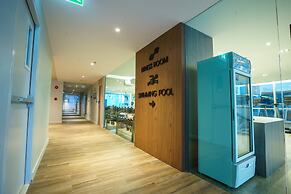 New Season Square Hotel