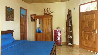 Larantuka Beach Apartments