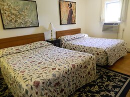 Twin Oaks Motel