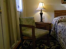 Twin Oaks Motel