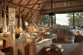 Victoria Falls River Lodge