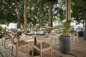 Victoria Falls River Lodge