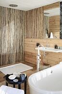 Victoria Falls River Lodge