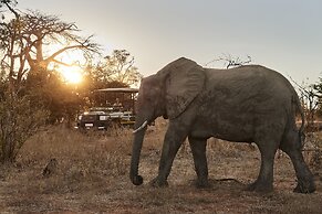 Victoria Falls River Lodge