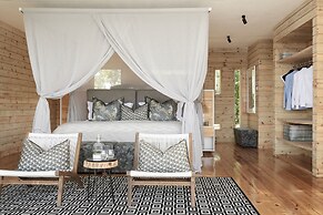 Victoria Falls River Lodge