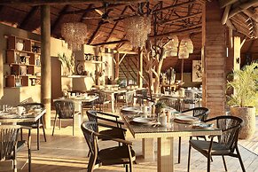 Victoria Falls River Lodge