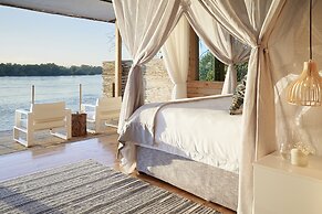 Victoria Falls River Lodge
