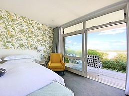 One Marine Drive Boutique Hotel