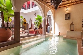 Dar Kamar Zamane - Adults Only