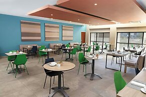 City Express Plus by Marriott Monterrey Galerias