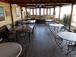 Ariadnes Holiday Accommodation II