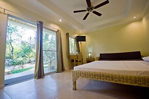 Mike's Dauin Beach Resort