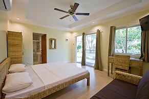 Mike's Dauin Beach Resort