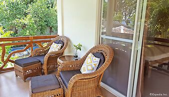 Mike's Dauin Beach Resort