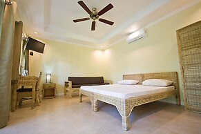 Mike's Dauin Beach Resort