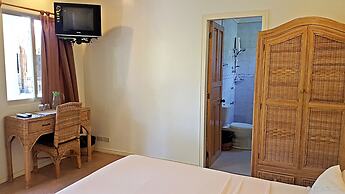 Mike's Dauin Beach Resort