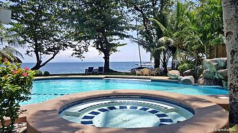 Mike's Dauin Beach Resort