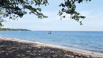 Mike's Dauin Beach Resort