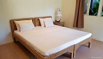 Mike's Dauin Beach Resort