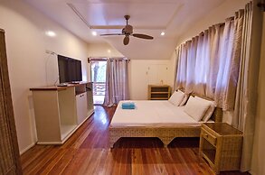 Mike's Dauin Beach Resort