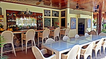 Mike's Dauin Beach Resort