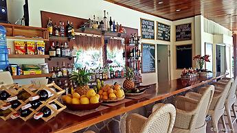 Mike's Dauin Beach Resort