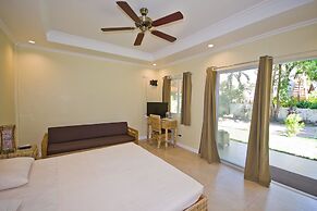 Mike's Dauin Beach Resort