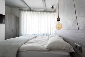 Seven Boutique Hotel