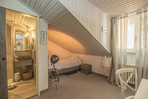 Seven Boutique Hotel