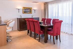 Fino Hotel and Suites