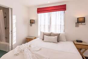 Fino Hotel and Suites