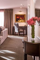 Fino Hotel and Suites