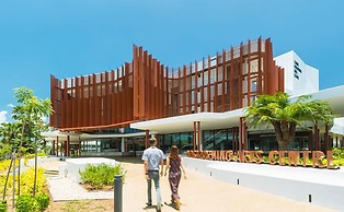 Cairns City Palms