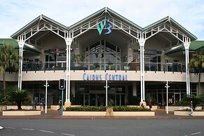 Cairns City Palms