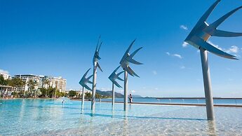 Cairns City Palms