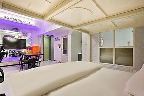 February Hotel Hwanggeum