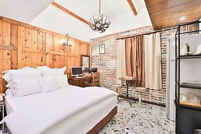 February Hotel Hwanggeum