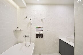 February Hotel Hwanggeum