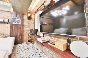 February Hotel Hwanggeum