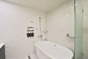 February Hotel Hwanggeum