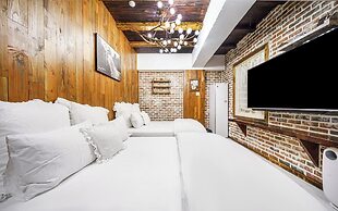 February Hotel Hwanggeum