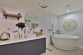 February Hotel Hwanggeum