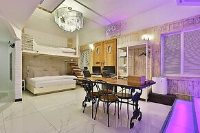 February Hotel Hwanggeum