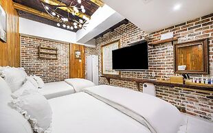 February Hotel Hwanggeum