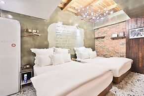 February Hotel Hwanggeum